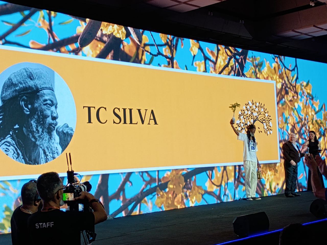 premio-fib-15-destaque-da-internet-tc-silva-140b5.jpg