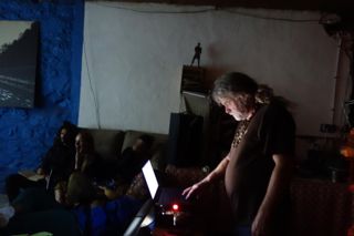 Encontro de tecnoxamanismo em Axat, França