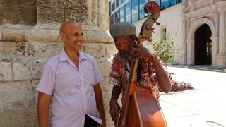 A Salsa Cubana me lembra minha infância e o padrinho baixista  Alfredo Reis.