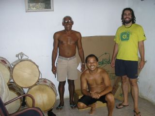 Mestre Afonso, Caranguejo e Vince no terreiro do Leão Coroado em Olinda