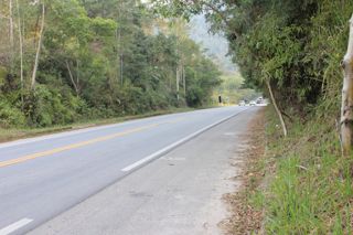 BR 101 que "divide" o quilombo do Campinho ao meio