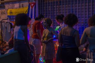 beco-20160319-ecofeira-drica-ponce-04-luzes