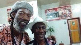 Wilson Salseiro, me fez tocar pandeiro em Habana Vieja.
