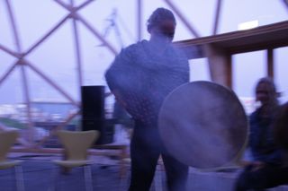 Encontro de tecnoxamanismo em Dome of Visions, Aarhus, Dinamarca