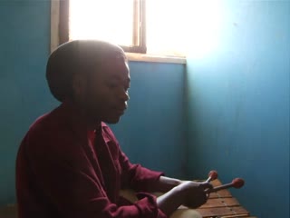 Nhantumbo tocando timbila